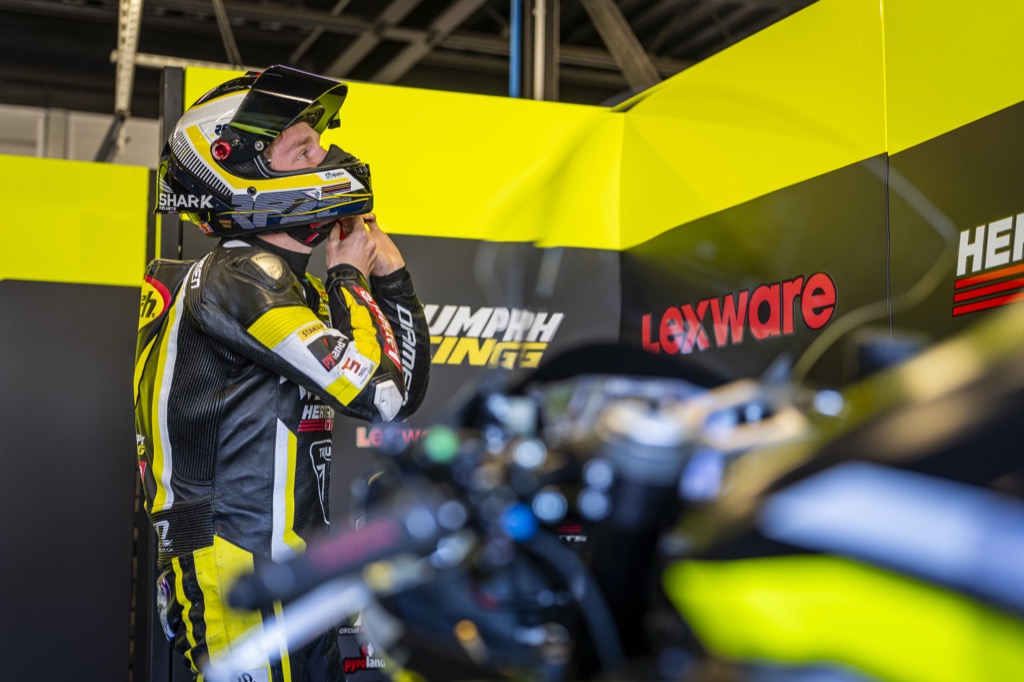 Skarp tilbagekomst for Oliver Svendsen i IDM Sportbike – Pole, banerekord og sejr på Autodrom Most!
(Foto: Studio Dino Eisele)
